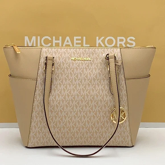 MICHAEL KORS
Charlotte Large Logo and Leather Top-Zip Tote Bag Bisque Mu… - Picture 3 of 16